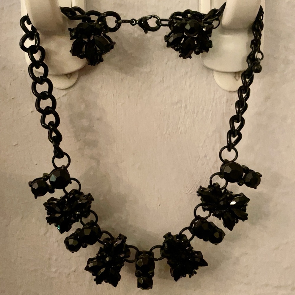 Necklace and earring set